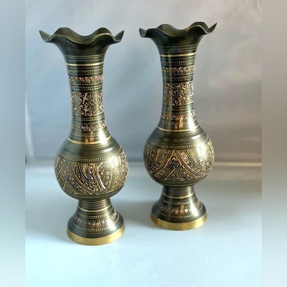 Pair of Vintage Solid Brass Vases Hand Etched gold red Enamel Floral Design - Picture 8 of 10